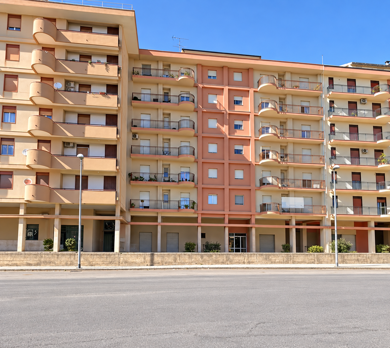 Via Michele Amari luminoso e funzionale appartamento con box